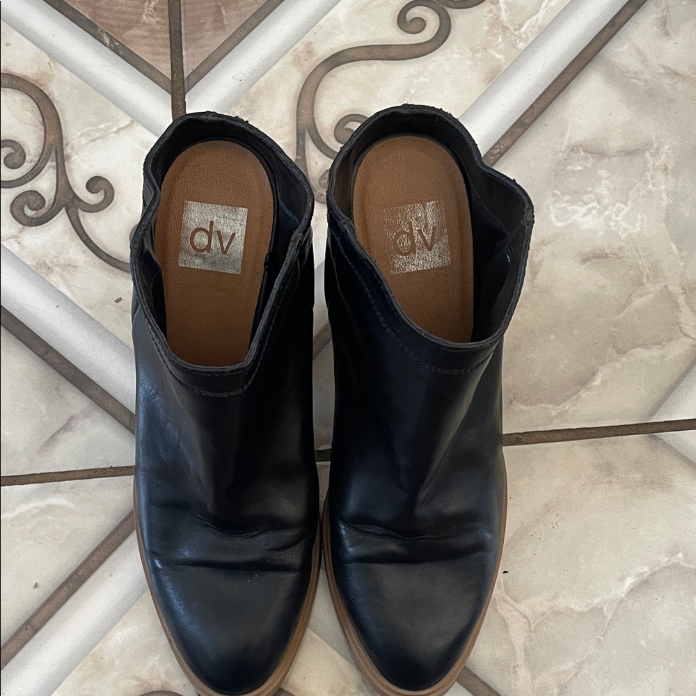 DV by Dolce Vita Black Leather Ankle Shoes with Tan Insole